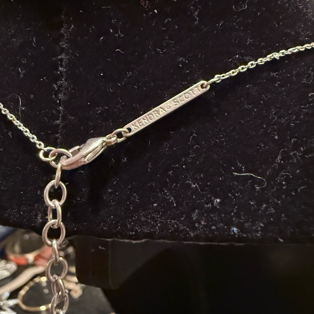 Kendra Scott Nola Silver Tone Pendant Necklace in Iridescent Drusy - Picture 7 of 8